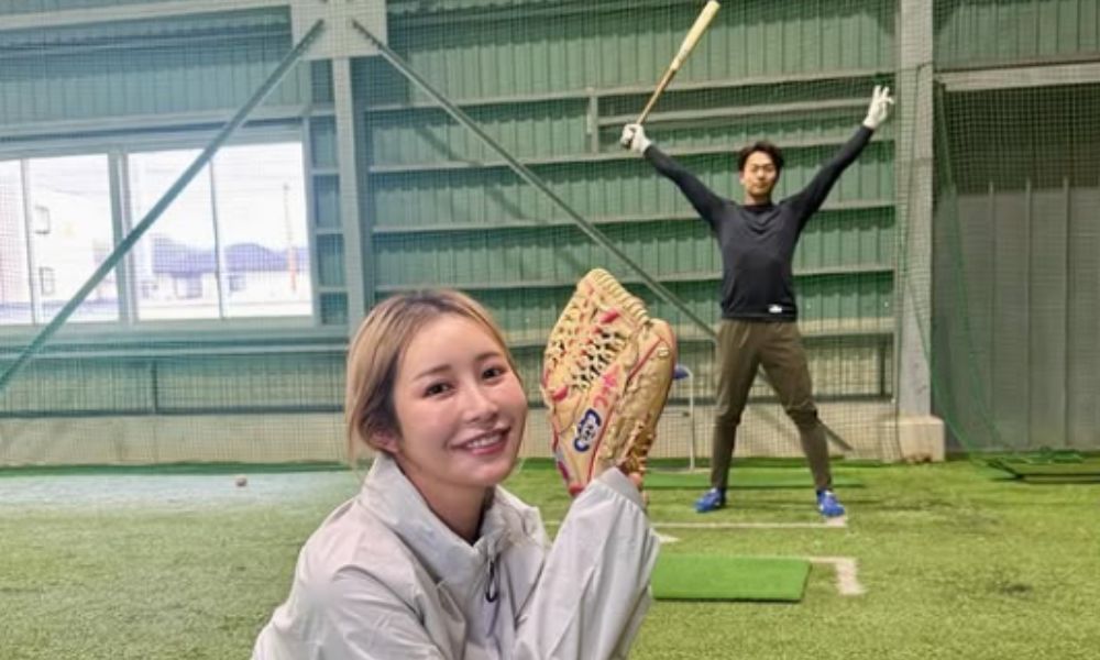 金田久美子が野球の自主トレに参加した際の練習風景の写真