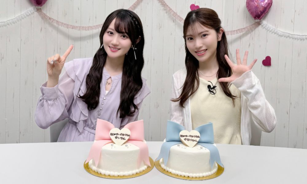 ゆいかおり15周年記念イベント発表のビジュアル（小倉唯と石原夏織がケーキを前に笑顔でポーズ）